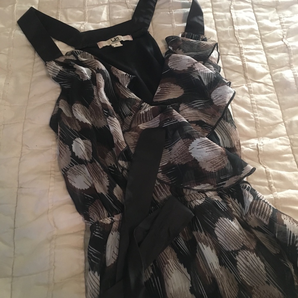 Chiffon Knee length dress.